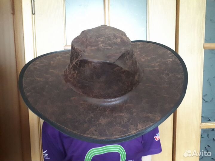 Праздничные детские костюмы и парики