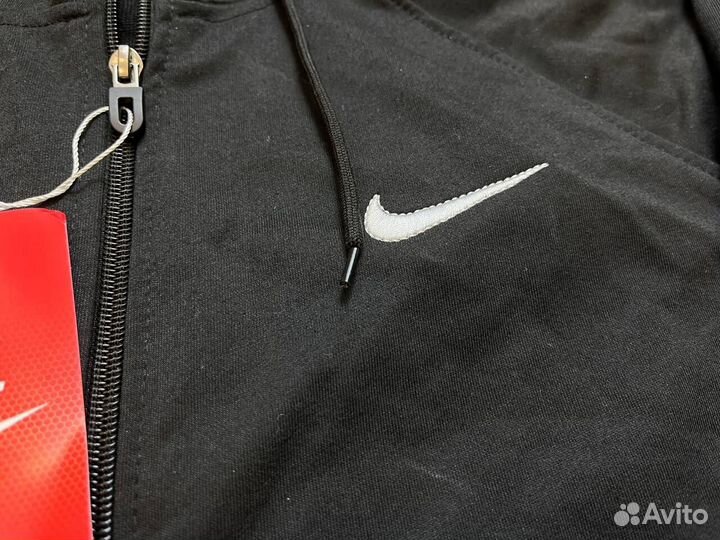 Спортивные костюмы Nike