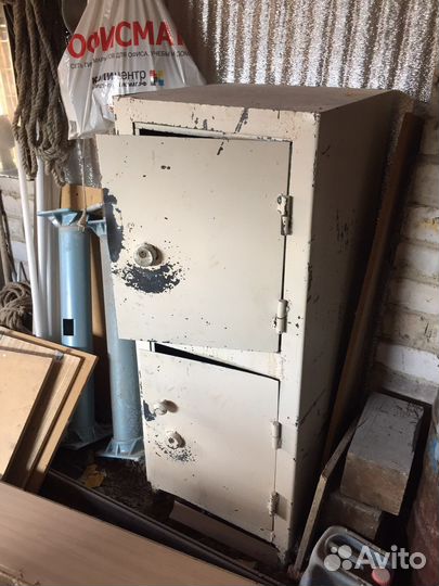 Сейф металлический