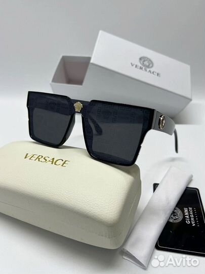 Солнцезащитные очки versace