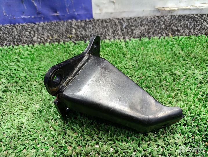 Кронштейн крепления двигателя левый Nissan Pathfinder