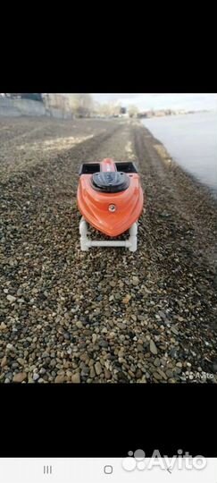 Прикормочный кораблик для рыбалки