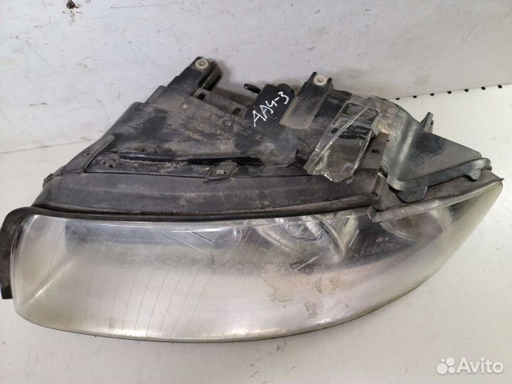 Фара передняя левая Audi A4 8E0941029C