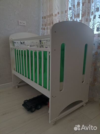Кроватка для новорожденных