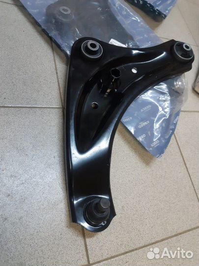 Рычаги передние Nissan Juke