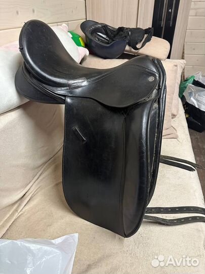 Выездковое седло