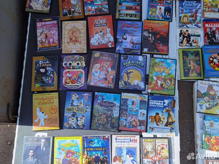 Компакт диски музыка, фильмы, мультфильмы