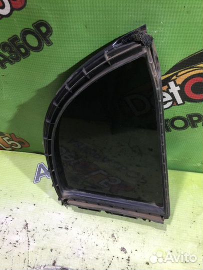 Стекло двери заднее левое Honda Civic 8