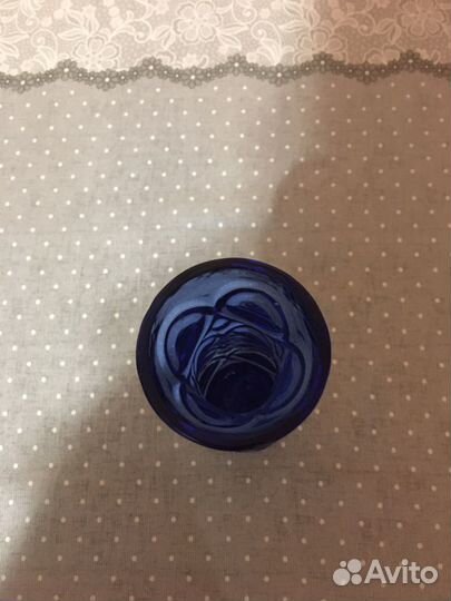 Ваза стеклянная и ваза хрустальная