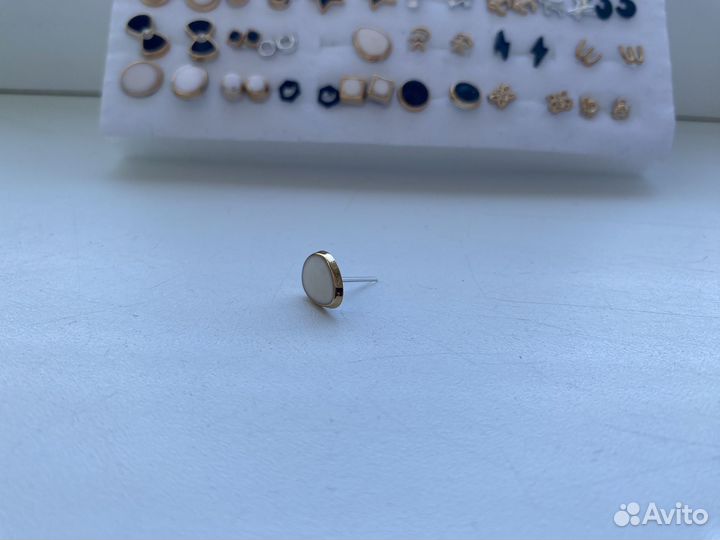 Серьги гвоздики из акрила
