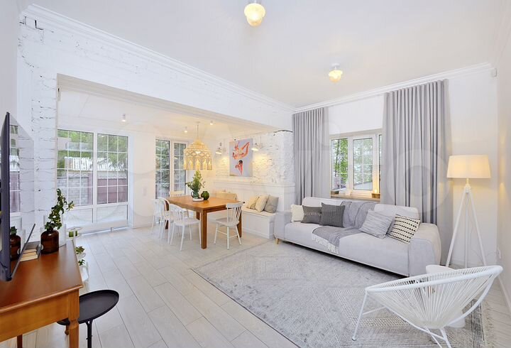 Дом 265 м² на участке 6 сот.