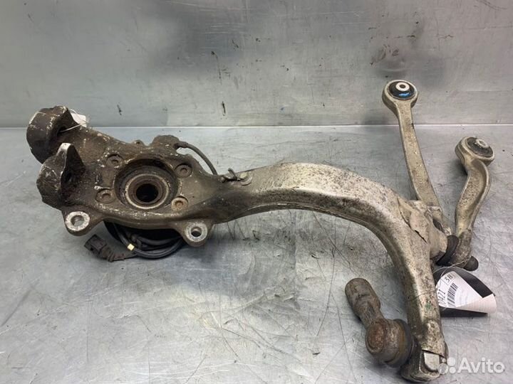 Кулак поворотный передний правый Audi A4 B6