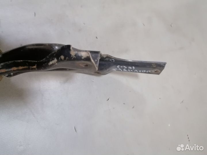 Передний кронштейн двс Audi 80 B3 1.6 DT 1986-1991