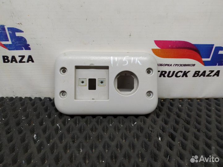 504182283 Накладка плафона салонного Iveco Stralis