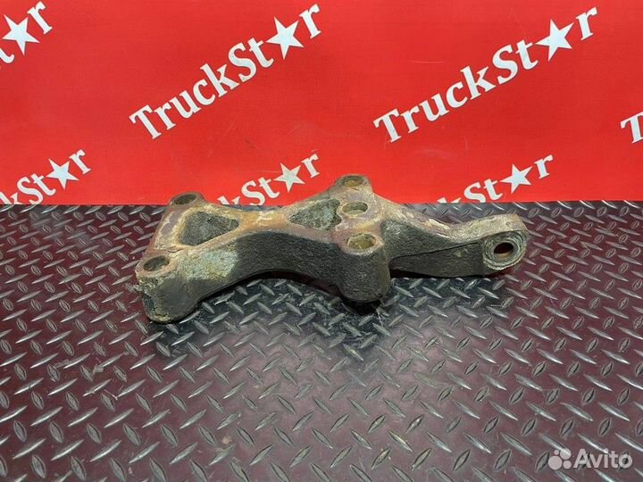 Кронштейн заднего амортизатора левый