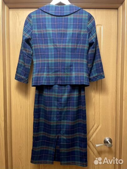 Женский костюм с юбкой