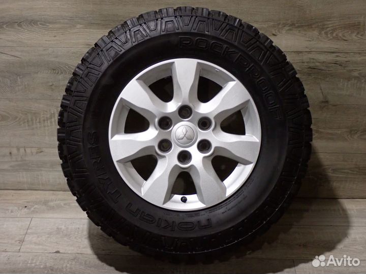 Комплект колес Mitsubishi Pajero 4 оригинал R17