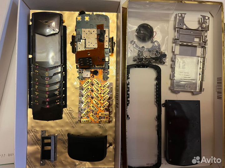 Телефон Vertu Signature Gold на запчасти