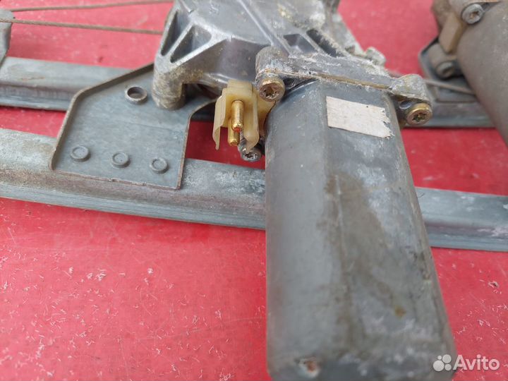 Стеклоподъёмник задний Mercedes-Benz W202