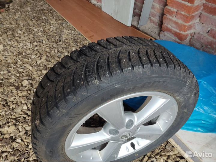 Laufenn I Fit Ice LW 71 215/60 R17