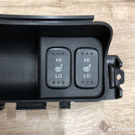 Кнопки подогрева сидений Honda Civic 4d