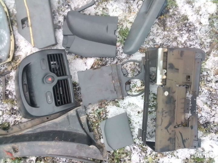 Пластик салона на Ниссан Альмера классик