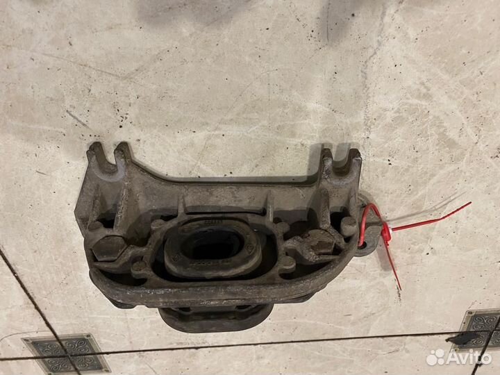 Кронштейн кпп Renault Megan 2