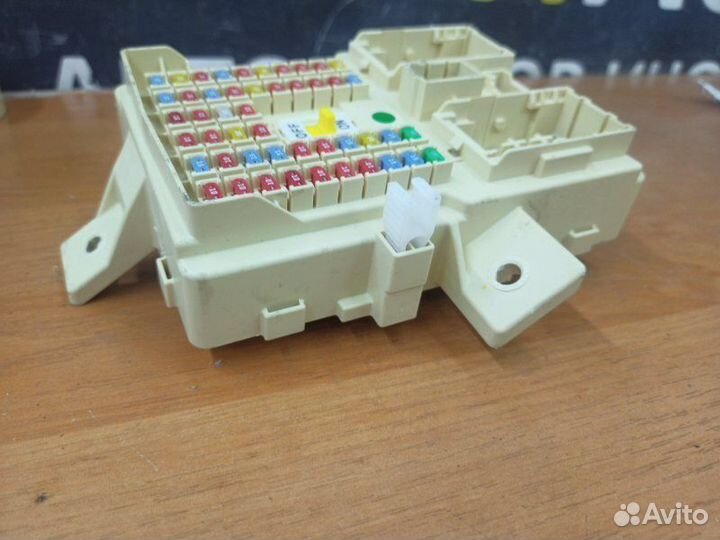 Блок предохранителей салонный Kia Quoris 1