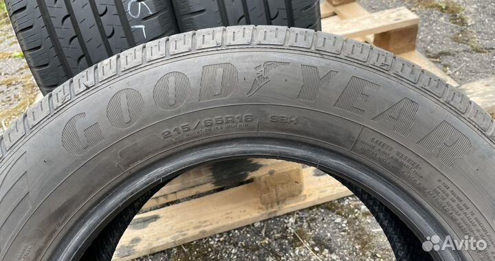 Goodyear EfficientGrip SUV 4x4 215/65 R16
