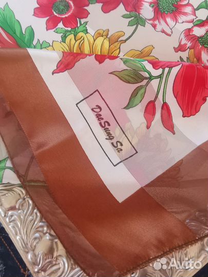 Большой красивый платок