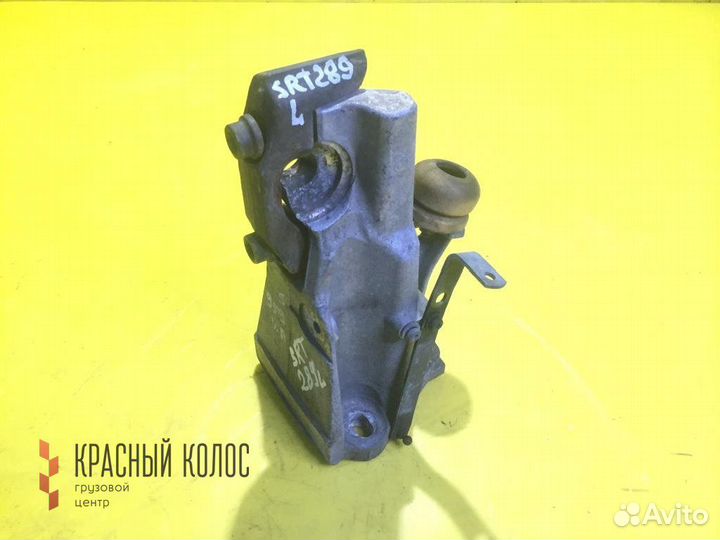 Кронштейн торсиона кабины к раме левый 1728148