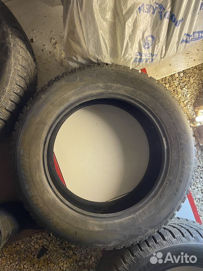 Bridgestone Blizzak Spike-01 235/60 R18