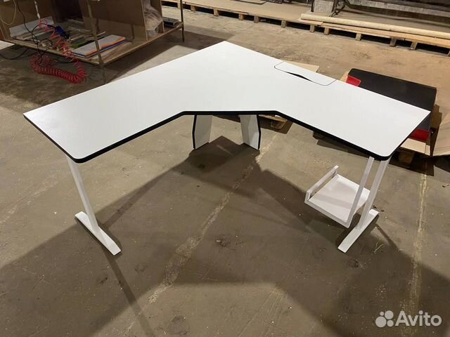 Стол компьютерный угловой