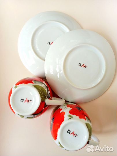 Чайные чашки с блюдцами на подставке новые