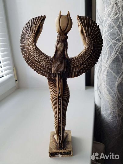 Статуэтка египетской богини Isis