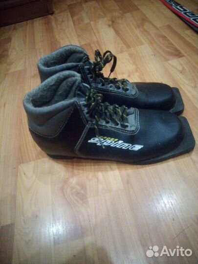 Лыжи и ботинки