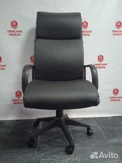 Офисное кресло