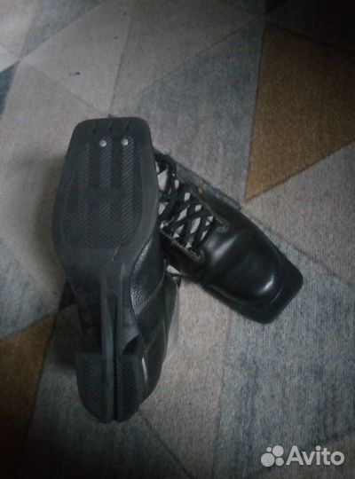 Лыжные ботинки