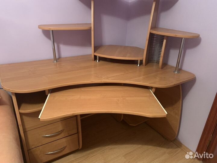 Компьютерный стол