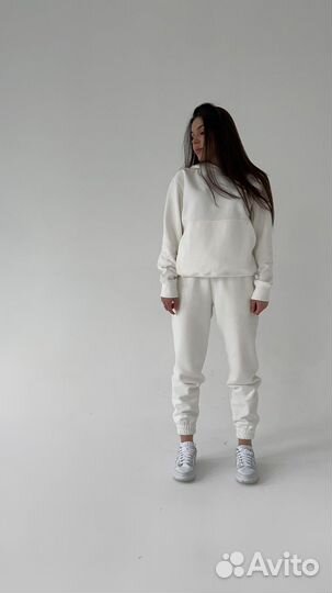 Женский спортивный костюм