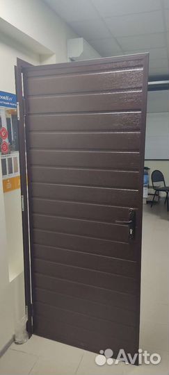 Дверь в гараж