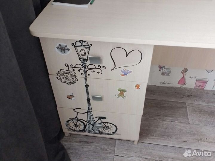 Стол письменный для девочки