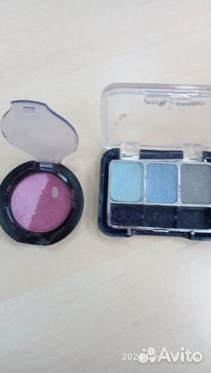 Косметика:тени, тональник, помада