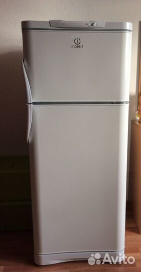 Холодильник бу indesit