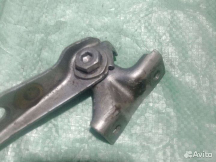 Петля капота правая Audi 80 B3