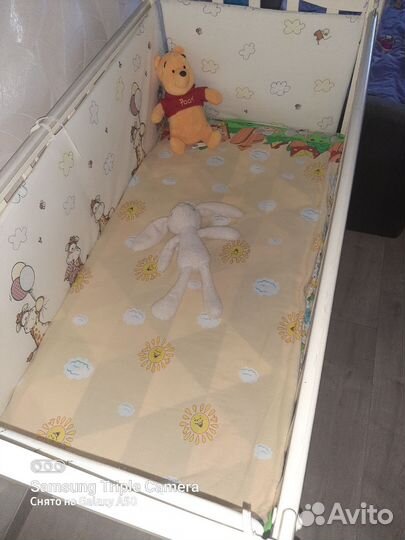 Детская кроватка с маятником и ящиком