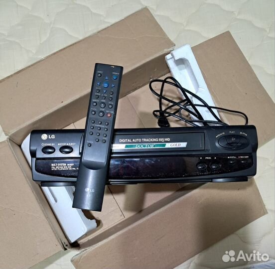 Видеомагнитофон LG