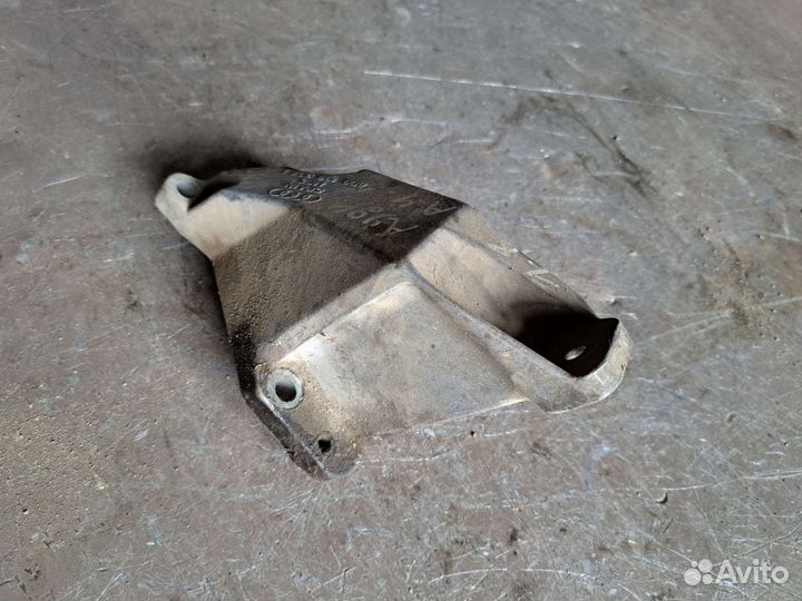 Кронштейн двигателя Audi A4 B6