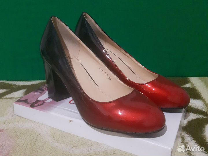 Туфли женские 38 размер новые лак чёрно- красные