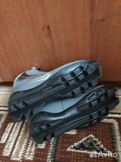 Продам лыжные ботинки 38 размера